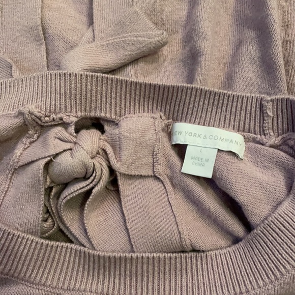 Lavender back bow tie sweater - Picture 6 of 6